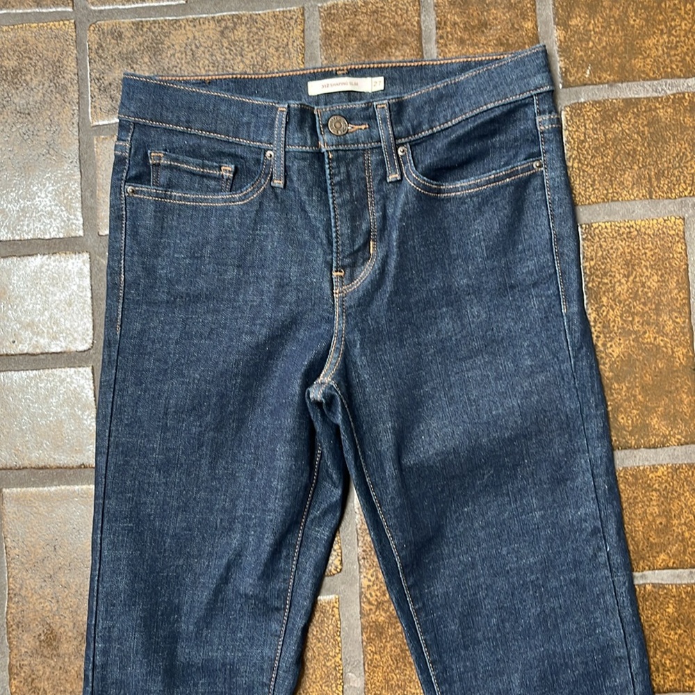 Levi’s Mid-Rise 312 Shaping Slim Leg Jean - Picture 4 of 15